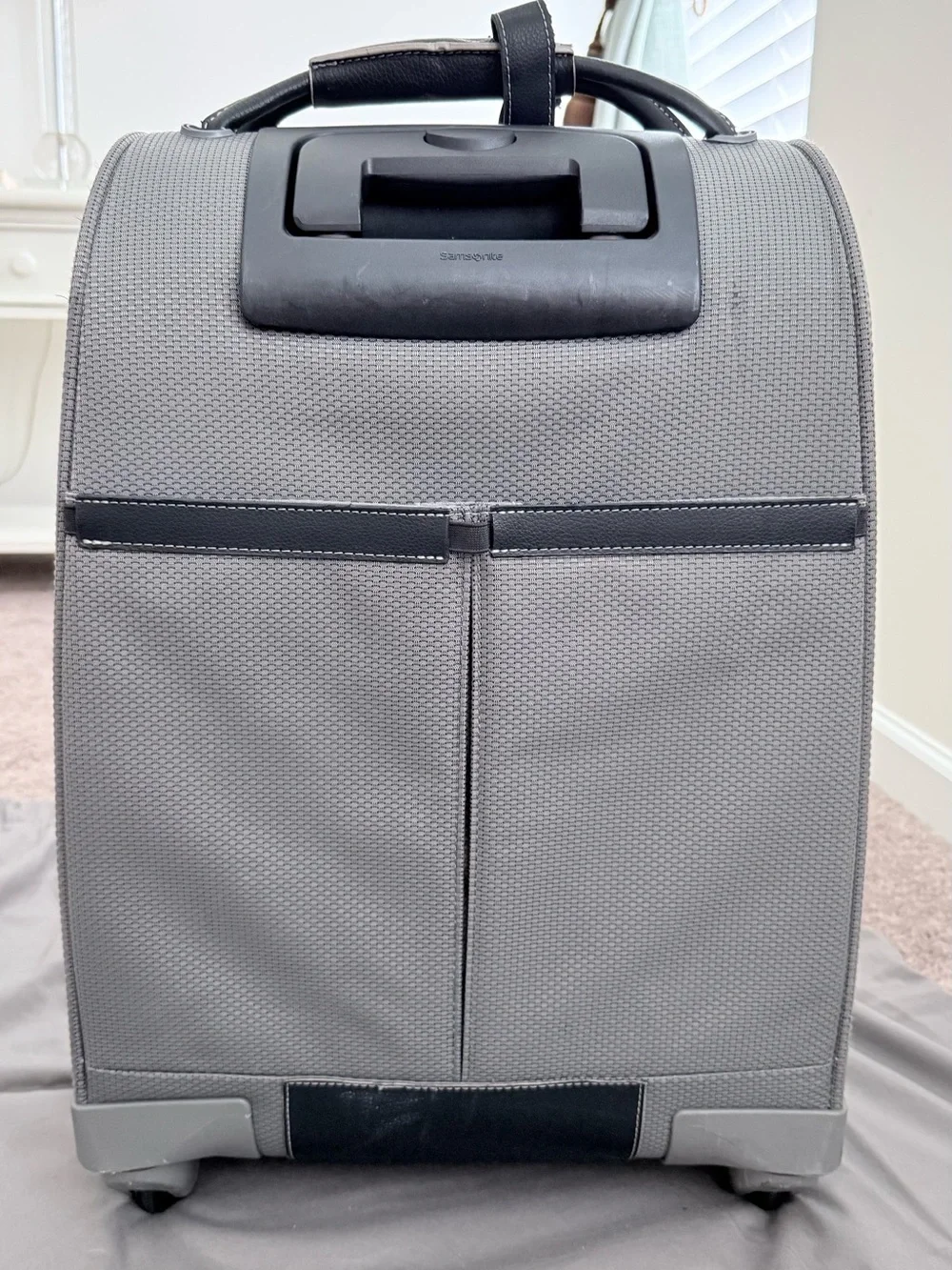 Samsonite 22-inch Expandable Carry-On Softside Luggage